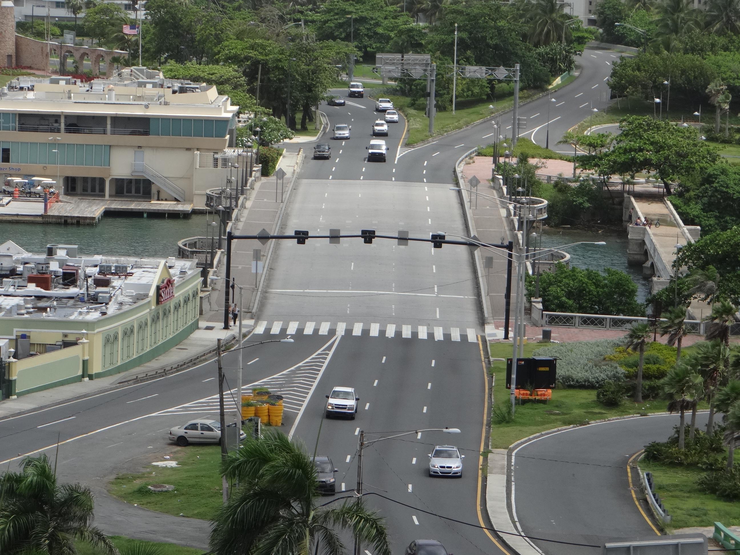 Vista desde la azotea del Edificio del Departamento de Justicia - San Juan (Miramar) - 2013 00027